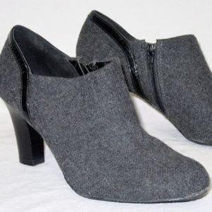 Liz Claiborne JILLIAN Gray Felt Booties